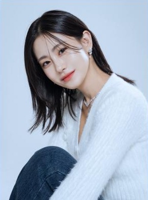 정설아